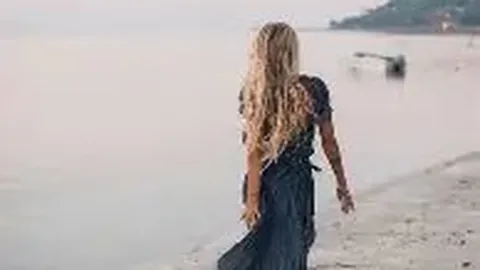 高圆圆苏州剧组行，路遇萌娃引称赞