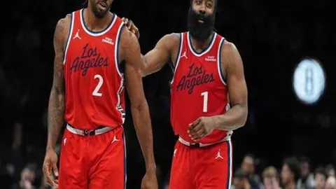 周琦机智配合挡拆，轻松实现上篮得分